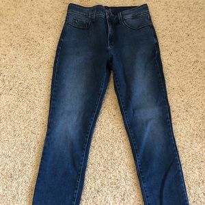 Sz 6 NYDJ Jeans.